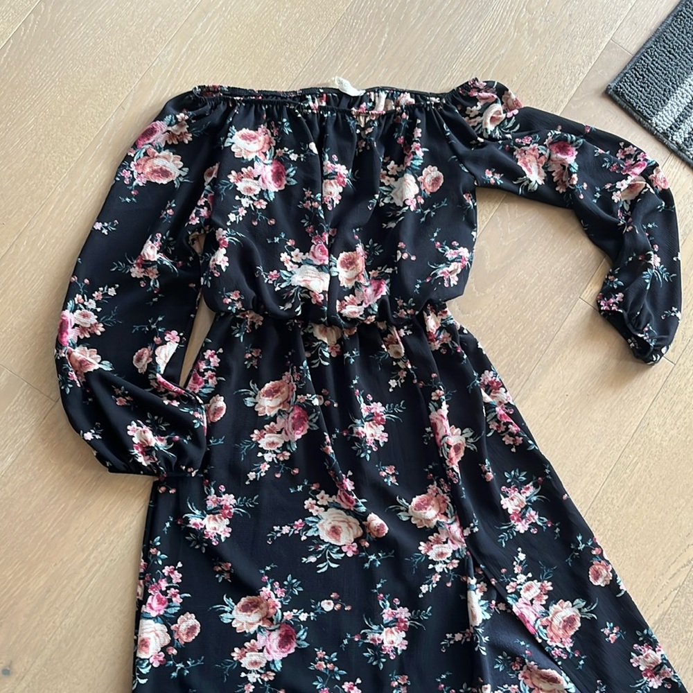 EUC off the shoulder maxi dress with a leg slit.